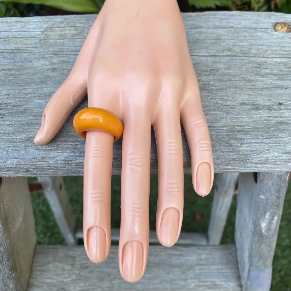 NWT New Urban Outfitters UO 3 Piece Acrylic Ring Set. Size 6 Y2K Retro Mod Squad
